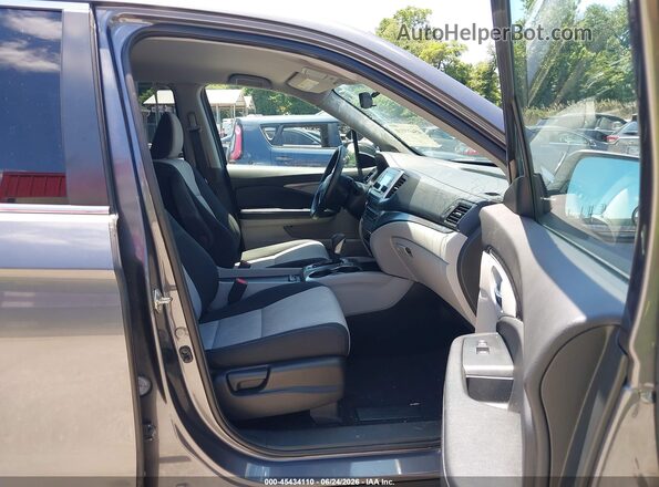 5FPYK3F21HB007664 2017 HONDA RIDGELINE Gray Front interior view
