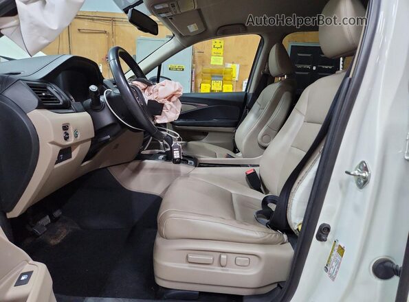 5FPYK3F6XHB030847 2017 HONDA RIDGELINE White წინა სალონის ხედი
