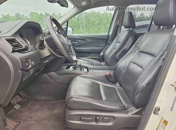 5FPYK3F70HB028517 2017 HONDA RIDGELINE White Vista interior delantera