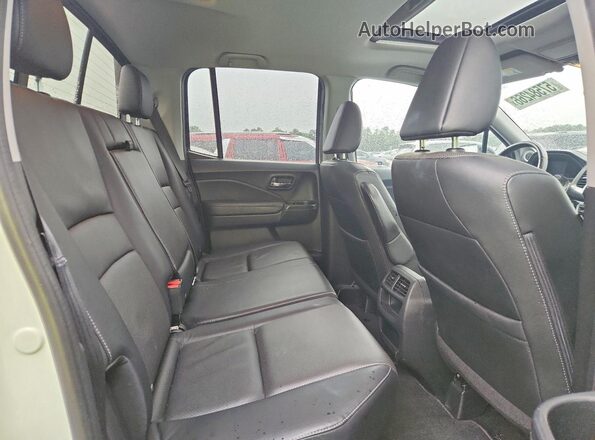 5FPYK3F70HB028517 2017 HONDA RIDGELINE White Vista de los asientos traseros