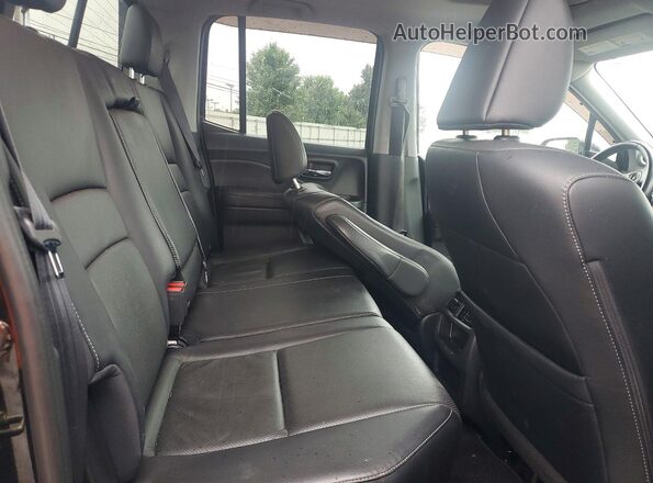 5FPYK3F74HB010070 2017 HONDA RIDGELINE Black Widok tylnych siedzeń
