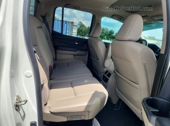 5FPYK3F76HB023645 2017 HONDA RIDGELINE White Հետևի նստատեղերի տեսք