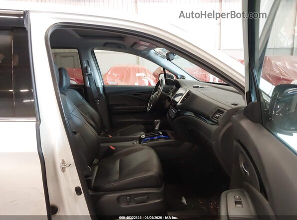 5FPYK3F77JB013924 2018 HONDA RIDGELINE White Вид салону спереду