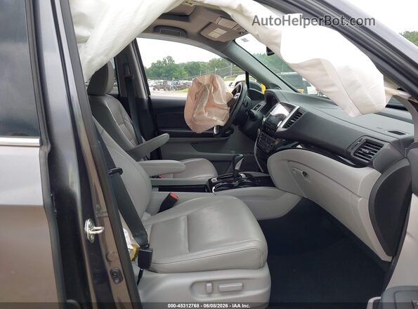 5FPYK3F7XKB000926 2019 HONDA RIDGELINE Gray Front interior view