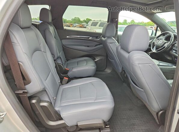 5GAERBKW4NJ133680 2022 BUICK ENCLAVE Silver Widok wnętrza z tyłu