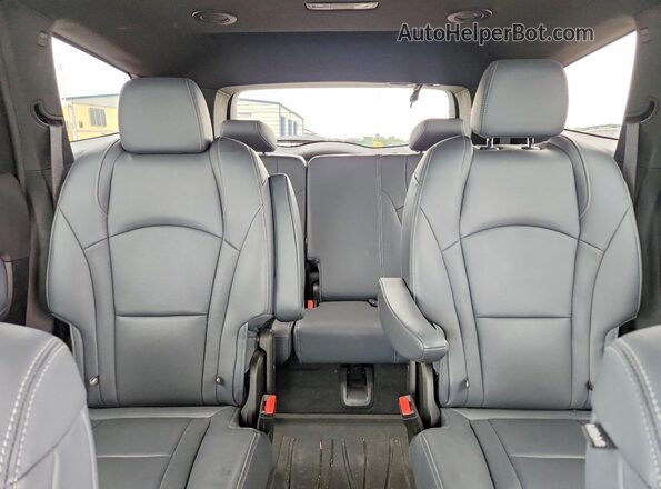 5GAERBKW4NJ133680 2022 BUICK ENCLAVE Silver Widok tylnych siedzeń