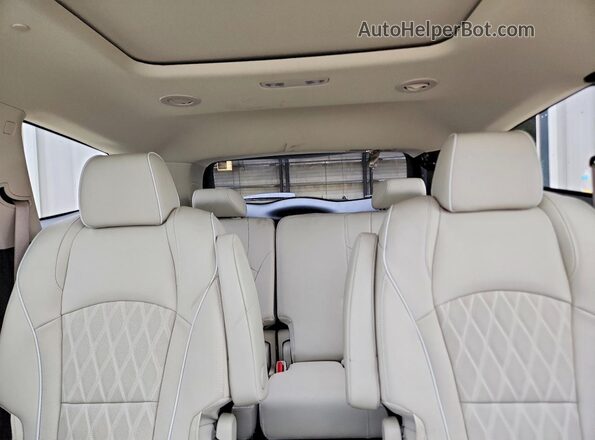 5GAEVCKW6RJ117925 2024 BUICK ENCLAVE Silver Widok tylnych siedzeń