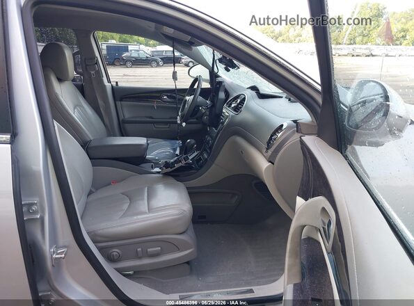 5GAKRBKD1HJ182583 2017 BUICK ENCLAVE Серебряный Вид салона спереди