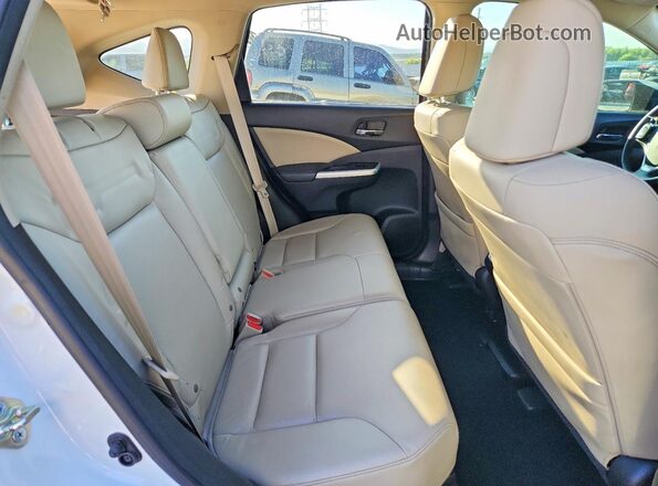 5J6RM4H93GL048312 2016 HONDA CR-V White Rear interior view