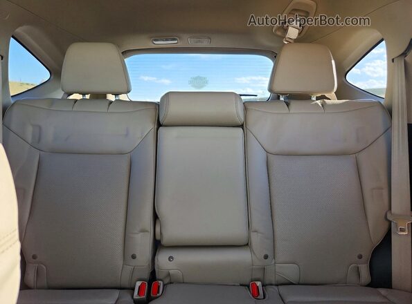 5J6RM4H93GL048312 2016 HONDA CR-V White Rear seats view