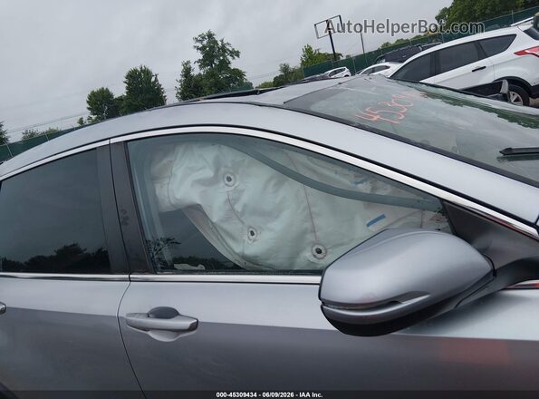5J6RW1H81JA007454 2018 HONDA CR-V Silver Widok z przodu