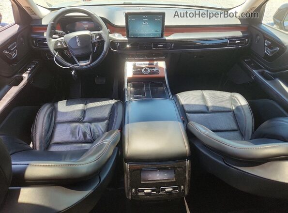 5LM5J7WC2RGL05445 2024 LINCOLN AVIATOR Black Dashboard view
