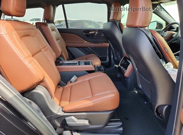 5LM5J7WC7TGL06582 2026 LINCOLN AVIATOR Black Vista interior trasera