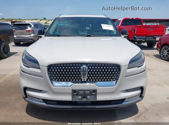 5LM5J7WC8LGL17512 2020 LINCOLN AVIATOR Champagne Rear interior view