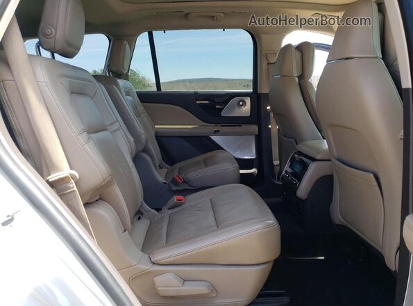 5LM5J7XC0LGL06762 2020 LINCOLN AVIATOR White უკანა სალონის ხედი