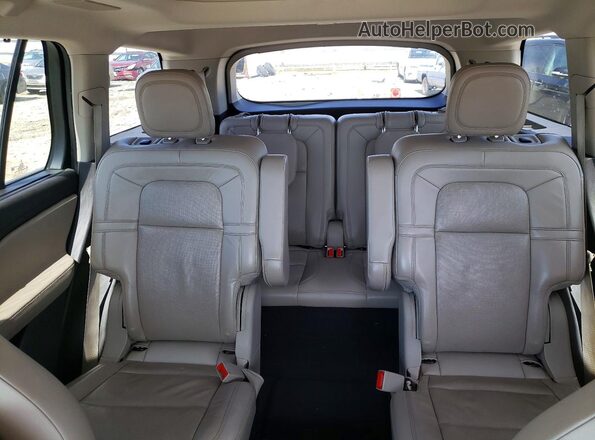 5LM5J7XC0LGL06762 2020 LINCOLN AVIATOR White უკანა სავარძლების ხედი