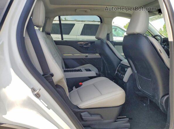 5LM5J7XC0TGL00315 2026 LINCOLN AVIATOR White Rear interior view