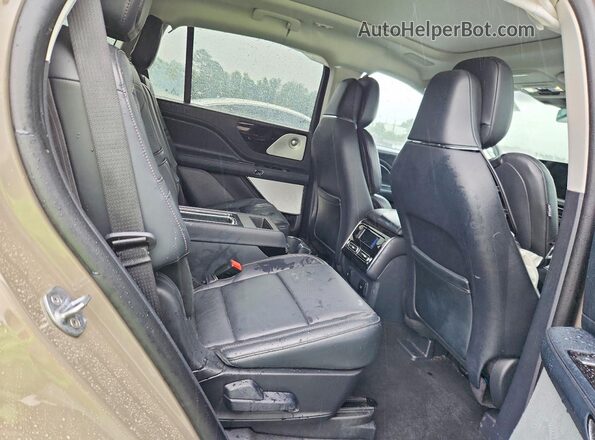 5LM5J7XC2SGL17082 2025 LINCOLN AVIATOR Brown Vista interior trasera