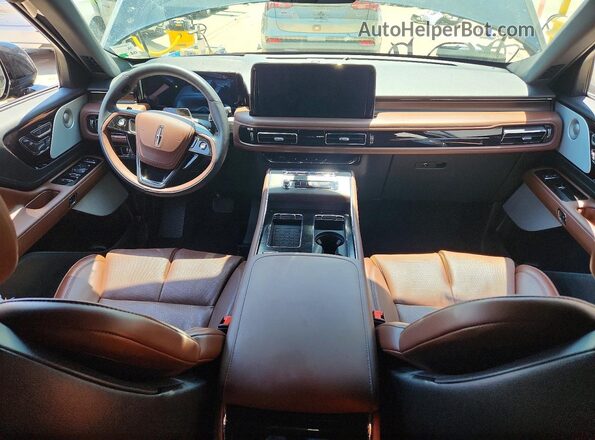 5LM5J7XC2SGL18930 2025 LINCOLN AVIATOR Black Առջևի վահանակի տեսք