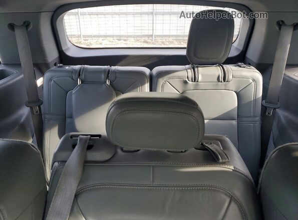 5LM5J7XC4LGL17974 2020 LINCOLN AVIATOR White Հետևի նստատեղերի տեսք