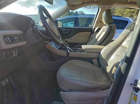 5LM5J7XC4LGL22415 2020 LINCOLN AVIATOR Белый Вид салона спереди