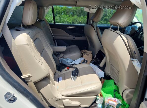 5LM5J7XC4RGL01587 2024 LINCOLN AVIATOR Gray Rear interior view