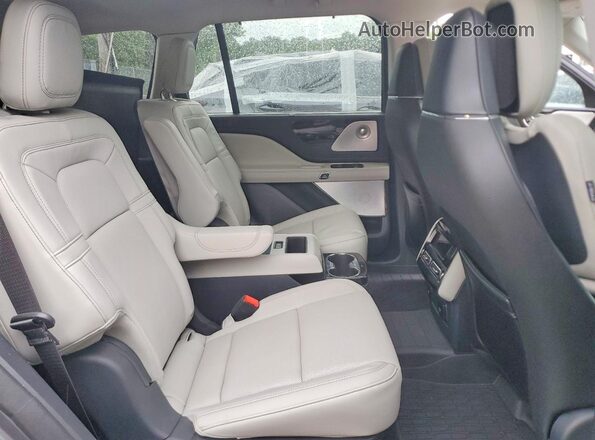 5LM5J7XC4SGL11395 2025 LINCOLN AVIATOR Gray Rear interior view