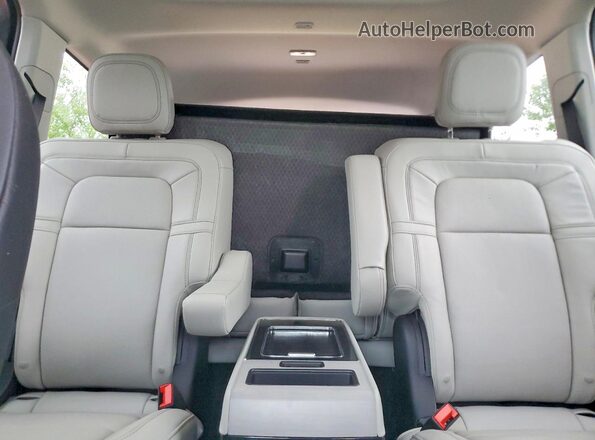 5LM5J7XC4SGL11395 2025 LINCOLN AVIATOR Gray Rear seats view