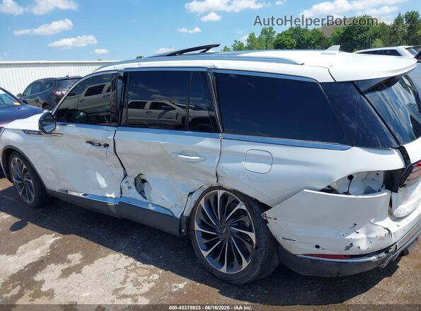 5LM5J7XC5NGL12043 2022 LINCOLN AVIATOR White 360 interior view
