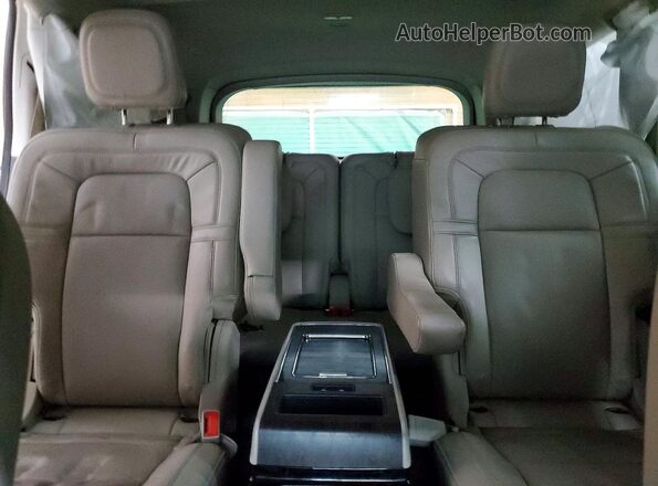 5LM5J7XC6LGL24358 2020 LINCOLN AVIATOR White Widok tylnych siedzeń