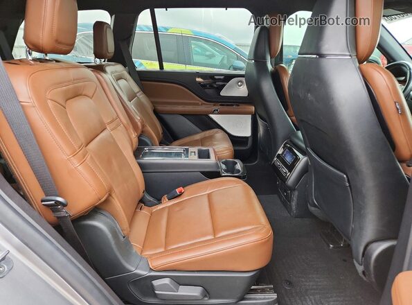 5LM5J7XC6NGL07949 2022 LINCOLN AVIATOR Silver Rear interior view