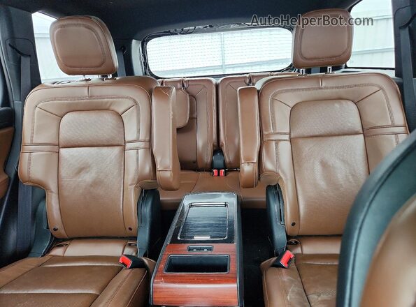 5LM5J7XC6NGL07949 2022 LINCOLN AVIATOR Silver Rear seats view