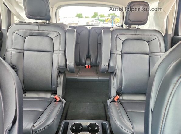 5LM5J7XC6TGL10928 2026 LINCOLN AVIATOR Black Widok tylnych siedzeń