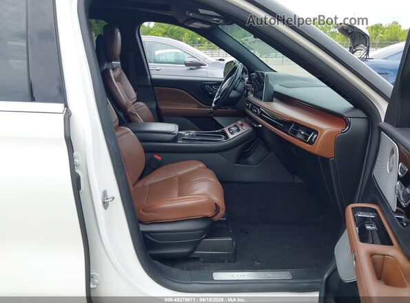 5LM5J7XC7LGL27723 2020 LINCOLN AVIATOR White Front interior view