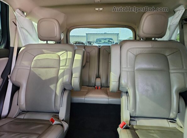 5LM5J7XC7MGL05626 2021 LINCOLN AVIATOR Black Widok tylnych siedzeń