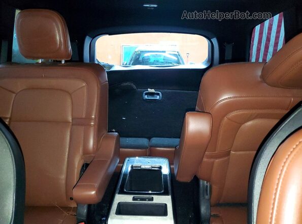 5LM5J7XC8LGL28685 2020 LINCOLN AVIATOR Gray Rear seats view