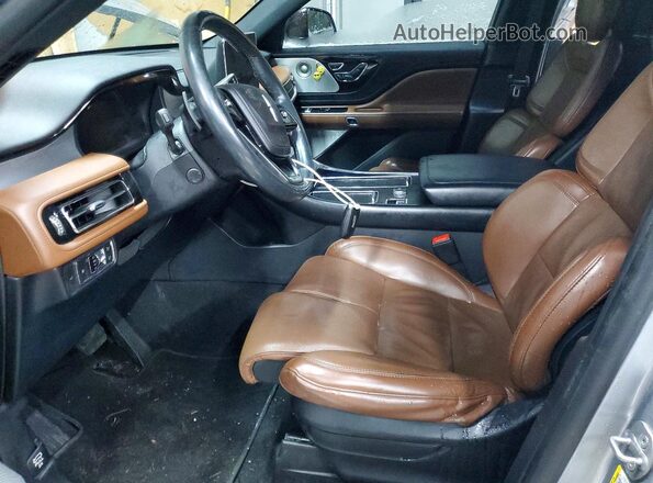 5LM5J7XC8LGL28685 2020 LINCOLN AVIATOR Gray Front interior view