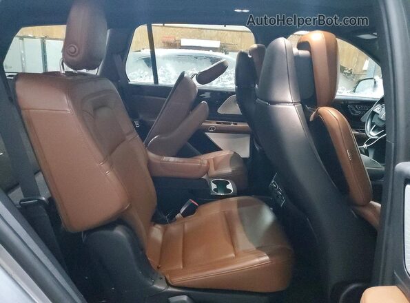 5LM5J7XC8LGL28685 2020 LINCOLN AVIATOR Gray Rear interior view