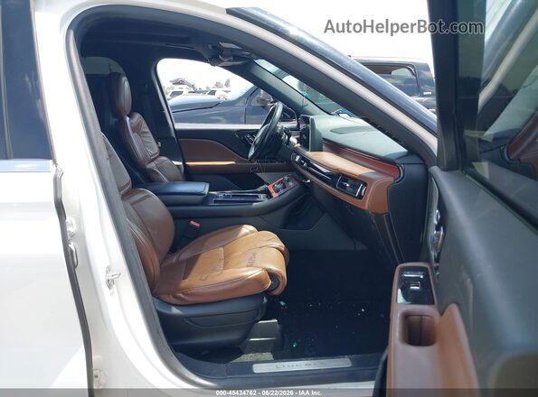 5LM5J7XC8LGL35748 2020 LINCOLN AVIATOR Белый Вид салона спереди