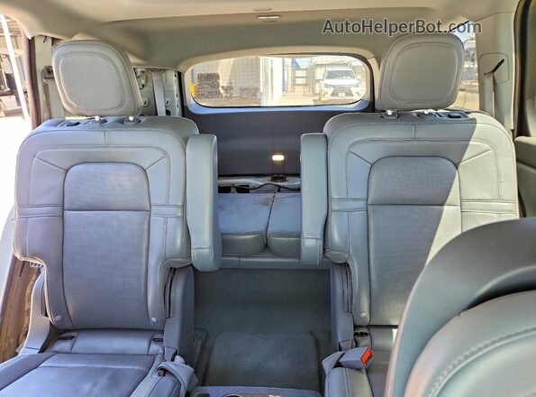 5LM5J7XC8LGL37483 2020 LINCOLN AVIATOR White Հետևի նստատեղերի տեսք