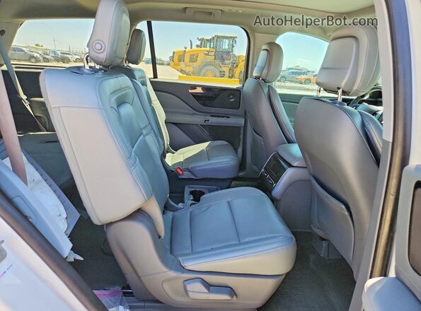 5LM5J7XC8LGL37483 2020 LINCOLN AVIATOR White Սալոնի հետևի տեսք