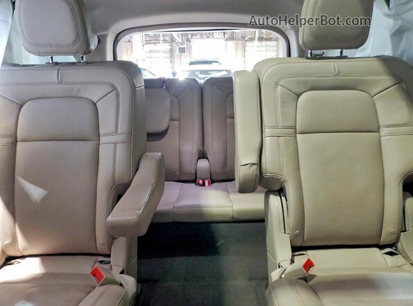 5LM5J7XC8NGL07466 2022 LINCOLN AVIATOR White Vista de los asientos traseros