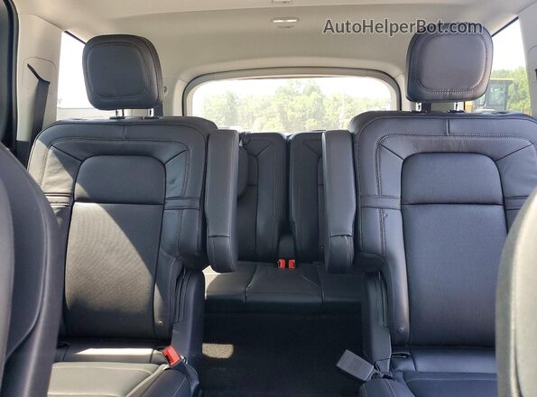 5LM5J7XC8SGL13277 2025 LINCOLN AVIATOR White Rear seats view