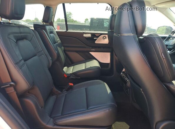 5LM5J7XC8SGL13277 2025 LINCOLN AVIATOR White Rear interior view