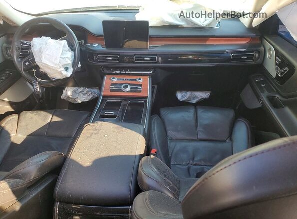 5LM5J7XC9LGL16769 2020 LINCOLN AVIATOR Silver Առջևի վահանակի տեսք
