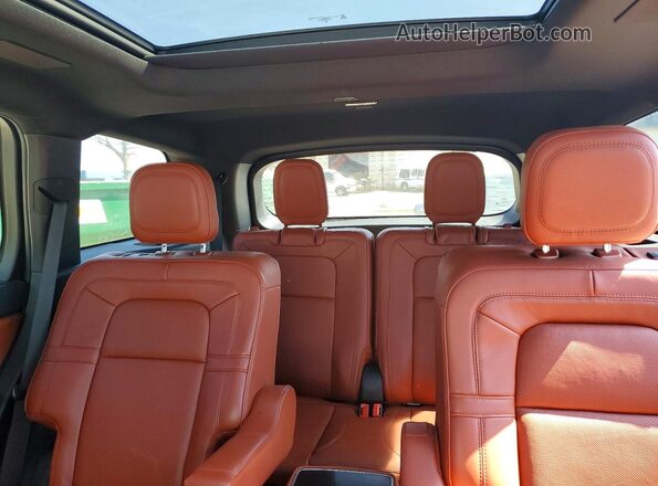 5LM5J7XC9SGL04927 2025 LINCOLN AVIATOR White Rear seats view
