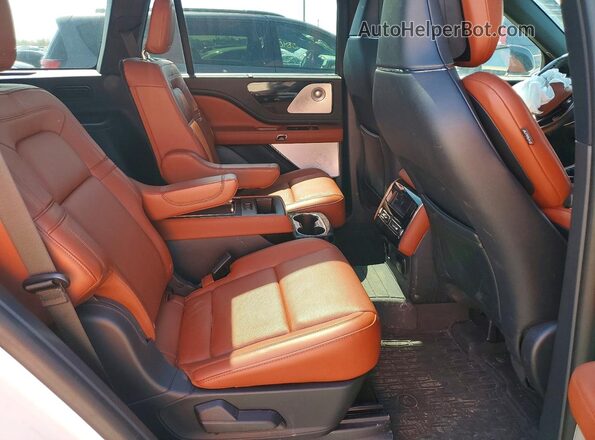 5LM5J7XC9SGL04927 2025 LINCOLN AVIATOR White Rear interior view