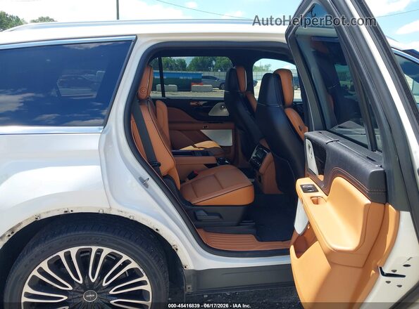 5LM5J9XC8LGL01840 2020 LINCOLN AVIATOR White Widok naklejki z numerem VIN