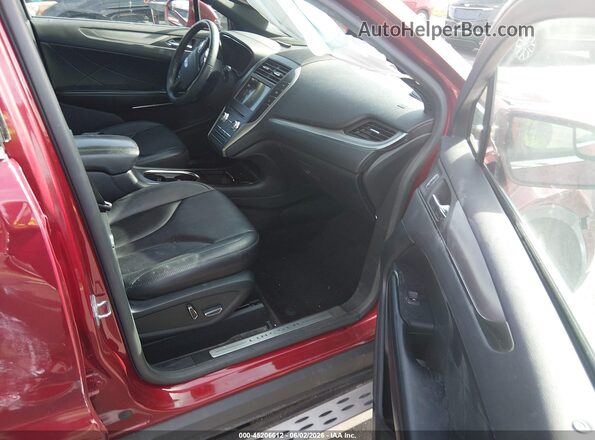 5LMCJ1C93HUL45708 2017 LINCOLN MKC Red Widok wnętrza z przodu
