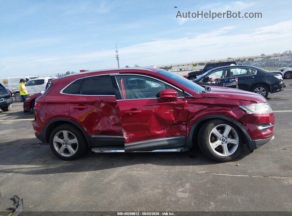 5LMCJ1C93HUL45708 2017 LINCOLN MKC Red Widok wnętrza z tyłu